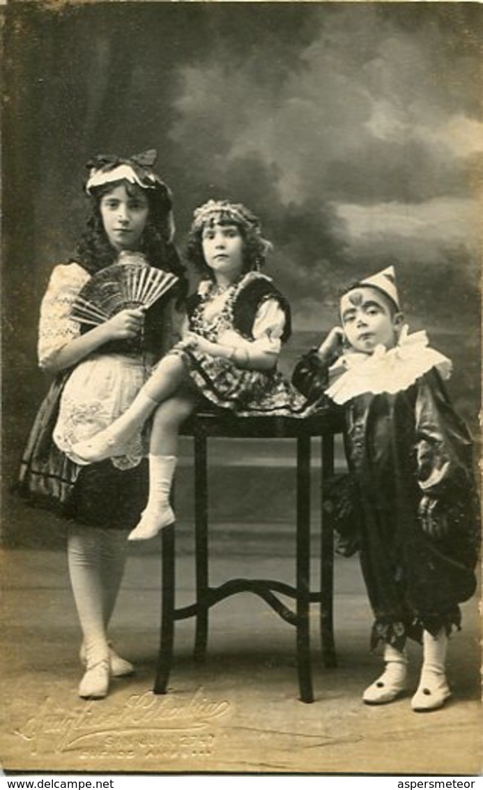THREE GIRLS WITH COSTUMES, TRES NIÑAS CON DISFRACES, TROIS FILLES AVEC COSTUMES. POSTAL CIRCA 1900 NOT CIRCULATED -LILHU - Escenas & Paisajes