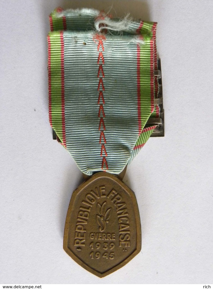 Médaille Commémorative Guerre 1939-1945, 3 Barettes, Allemagne, Libération, Italie - (ruban Abimé) - Germania