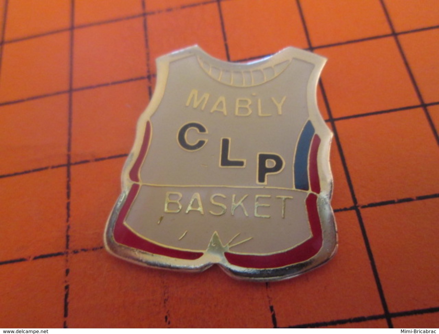 713g Pin's Pins / Beau Et Rare / THEME : SPORTS / CLUB CLP BASKET MABLY - Basketball