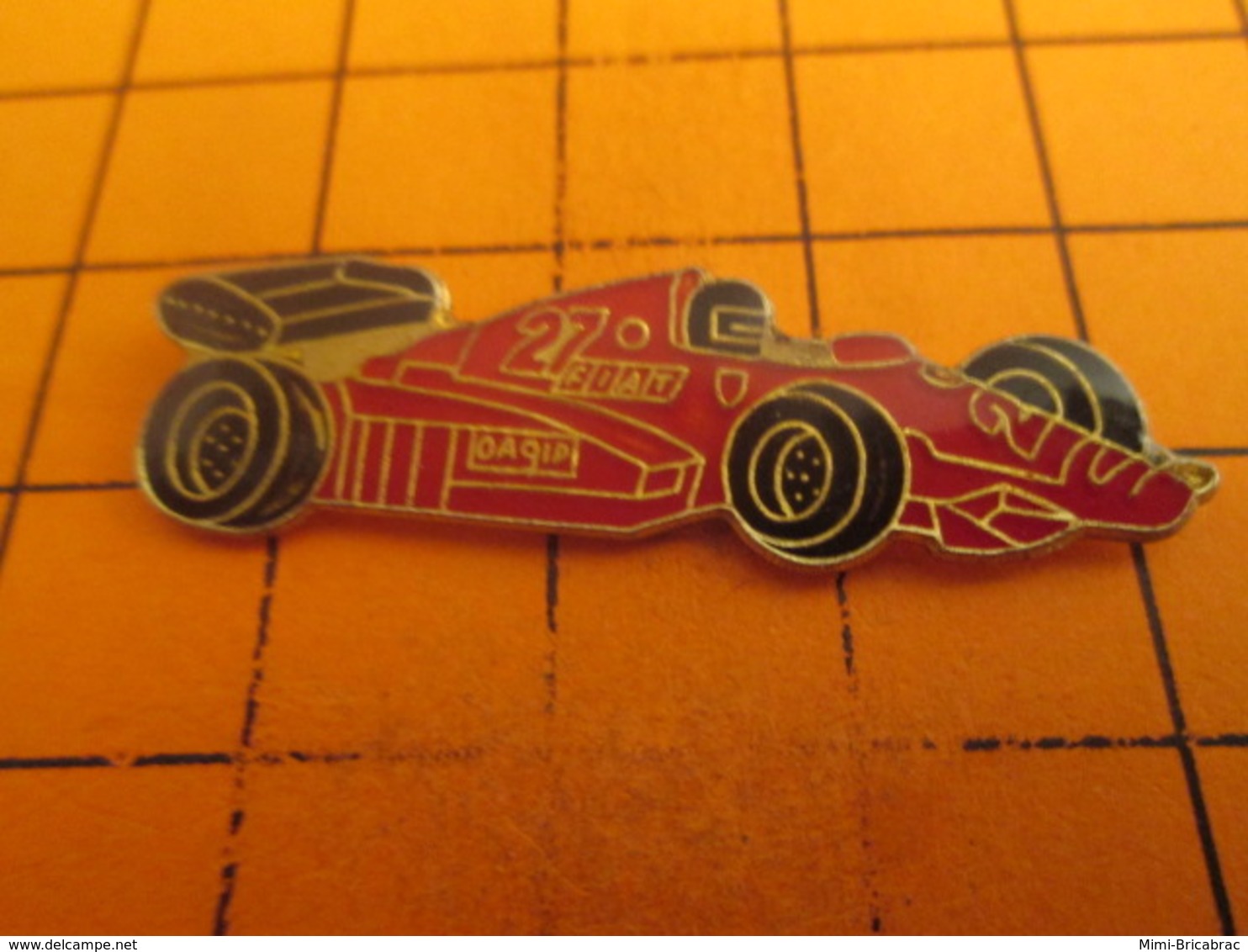 715A Pin's Pins / Beau Et Rare / THEME : AUTOMOBILES / F1 FERRARI ROUGE FORMULE 1 - F1