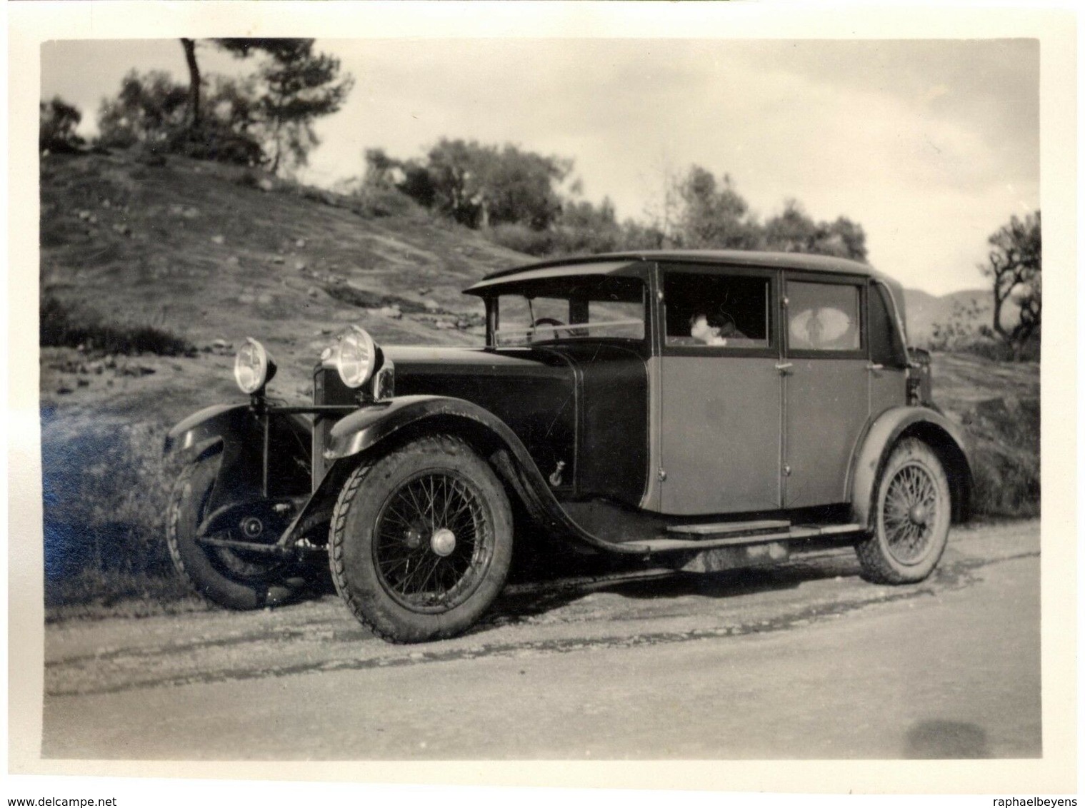 Snapshot Femme Dans Une Voiture Automobile Ancienne Vers 1920-1930 - Automobiles