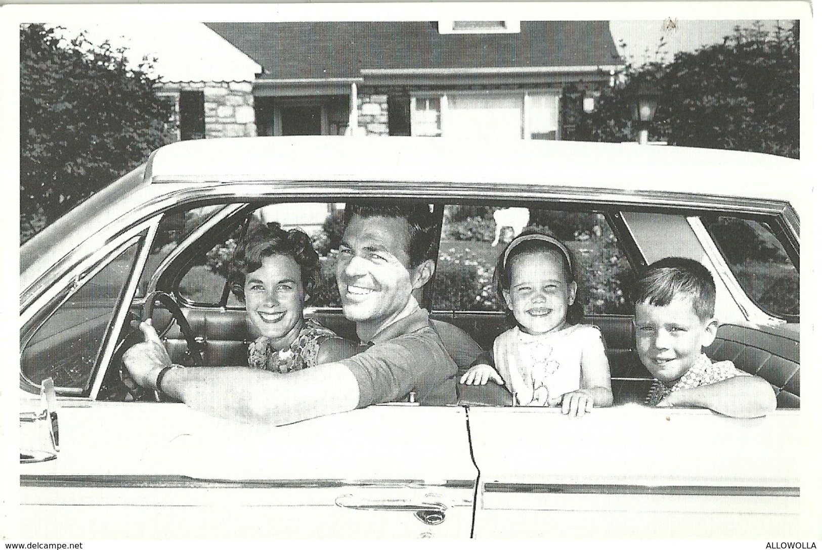 4194 "LA FAMIGLIA MODELLO AMERICANA DEGLI ANNI '50'"FOTOCARTOLINA - Persone Anonimi