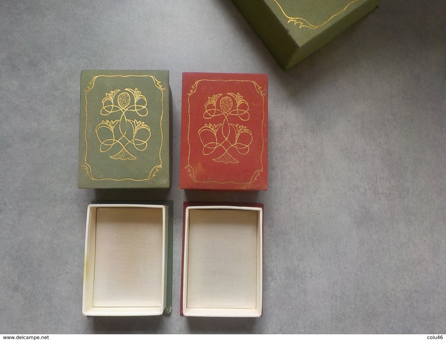 2 Boîtes Anciennes Rares Vides Pour Parfum Ancien Fleur Stylisée - Miniatures (avec Boite)