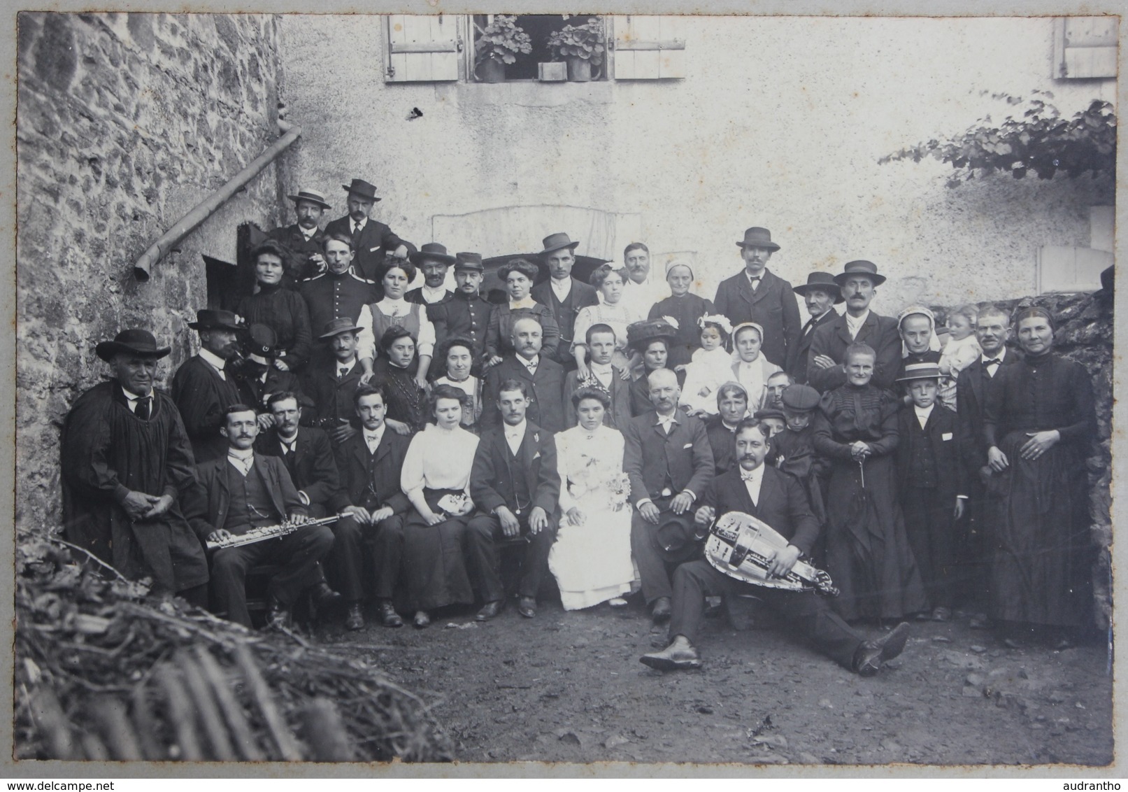 Nontron Dordogne Ancienne Photo Mariage Joueur De Vielle Costume Et Coiffe Photograhe Gauthier Champniers ?? - Luoghi