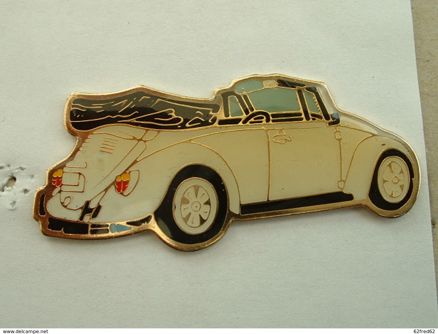 PIN'S VOLKSWAGEN COX DECAPOTABLE - GRAND MODELE : L = 55mm - Volkswagen