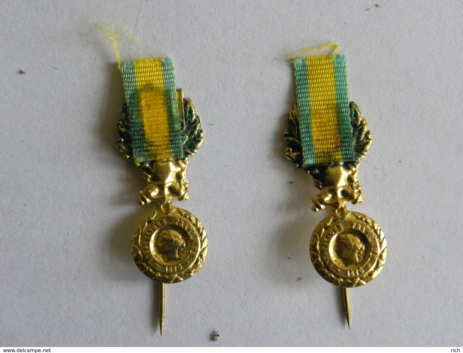 2 épinglettes (médaille Militaire) - Other & Unclassified