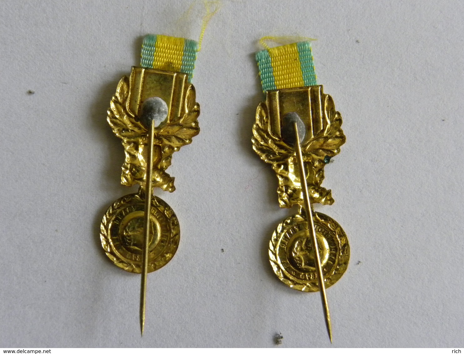 2 épinglettes (médaille Militaire) - Other & Unclassified