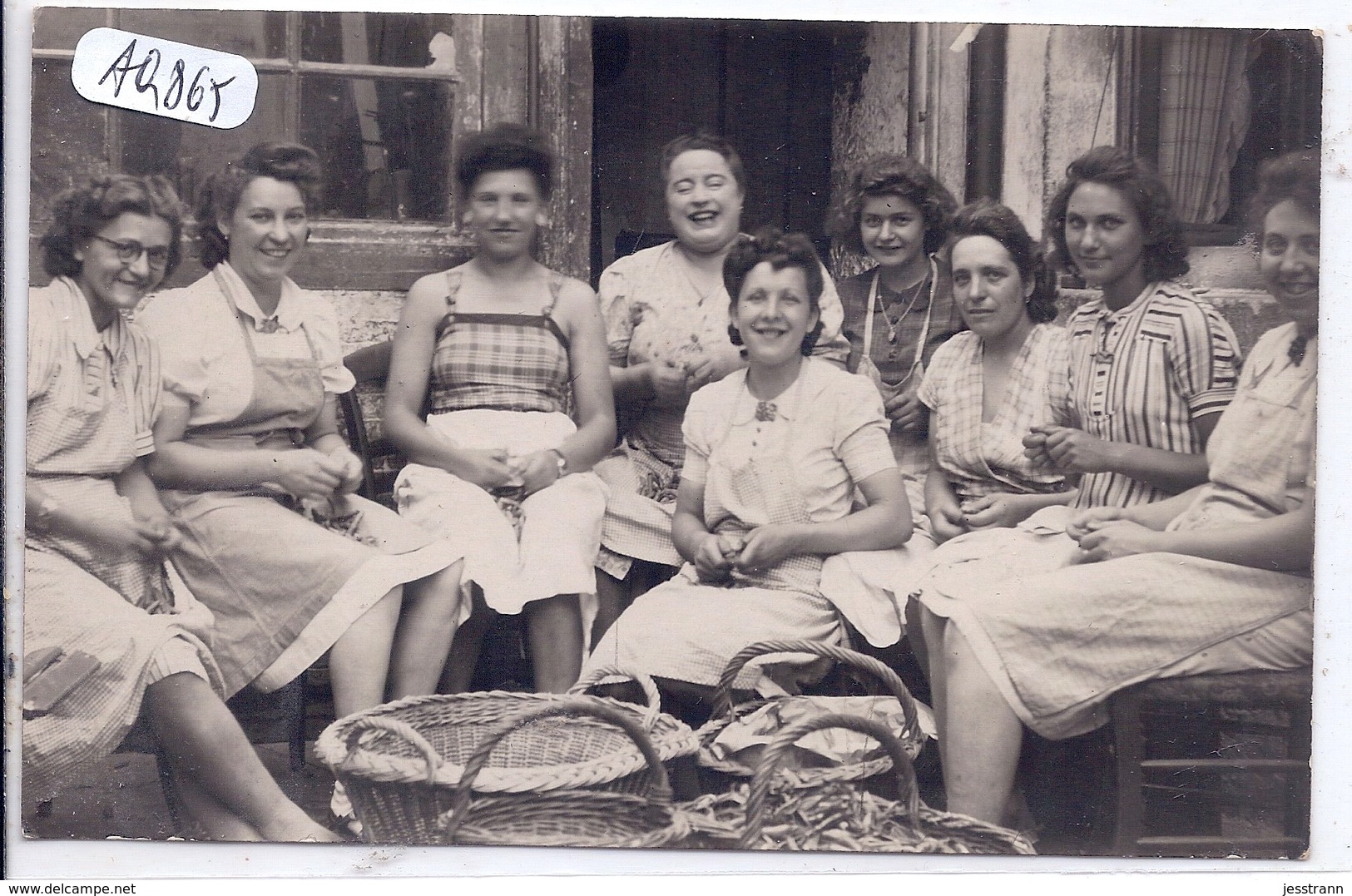 CARTE-PHOTO- CORVEE DE HARICOTS ENTRE COPINES- LA BONNE HUMEUR - To Identify