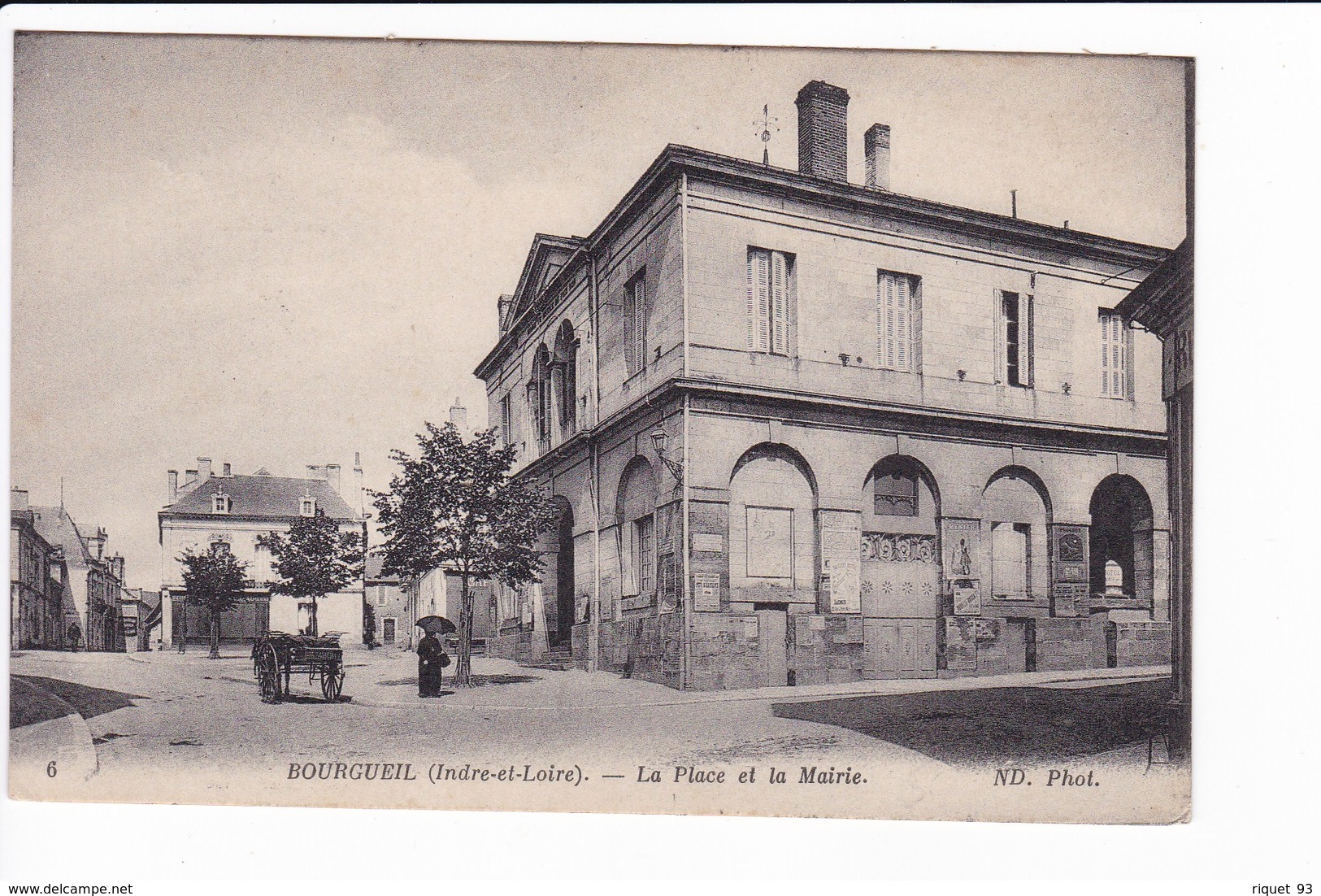 6 - BOURGUEIL - La Place Et La Mairie - Autres & Non Classés