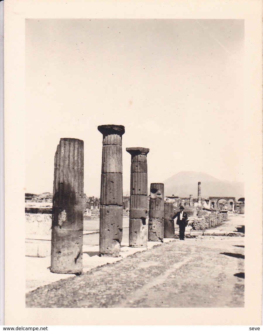 POMPEI 13 AOÛT 1926 Photo Amateur Format Environ 6,5 Cm X 5,5 Cm Région De Naples Italie - Luoghi