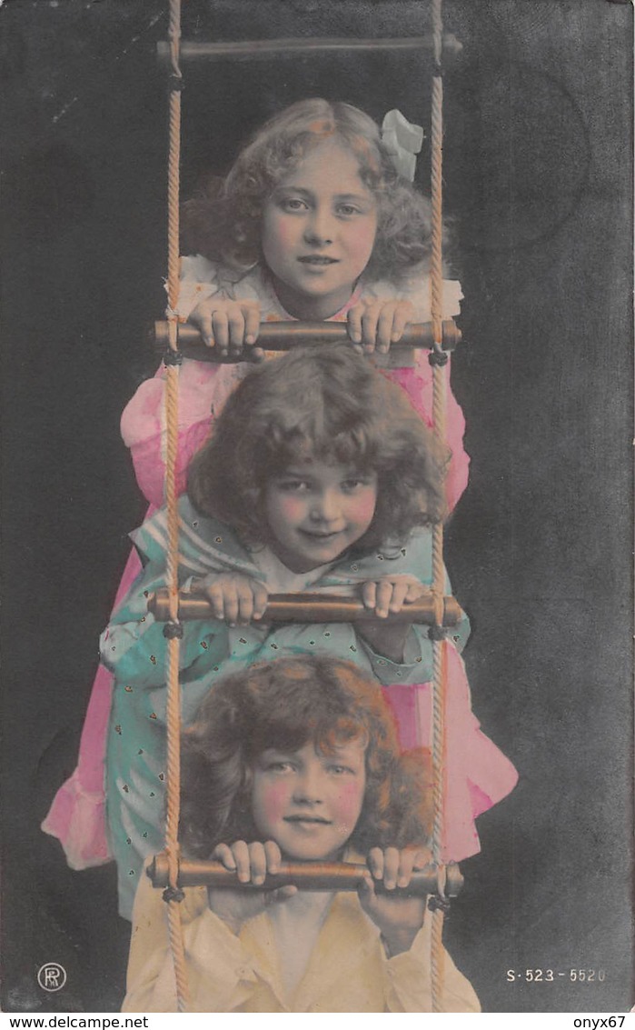 Carte Postale Fantaisie Enfant-Jeune-Fille-Young-Girl-Child Woman-Kind-Grete Reinwald Au Milieu à L'Echelle - Abbildungen