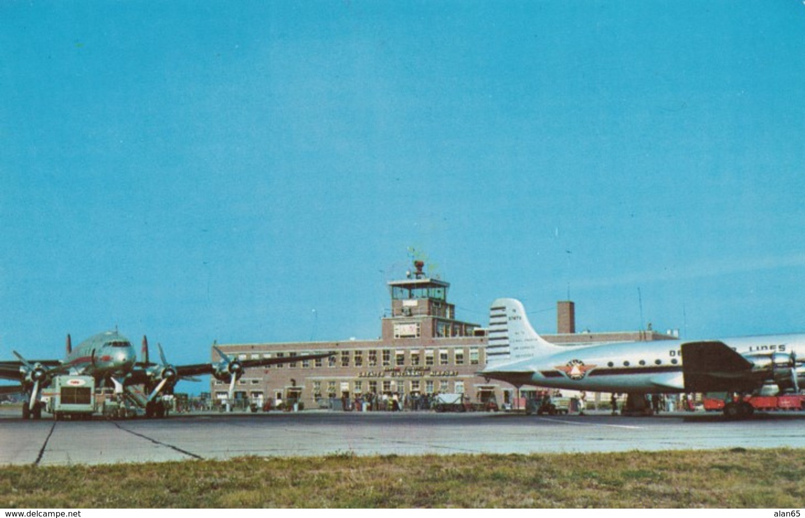 Greater Cincinnati Ohio Airport In Kentucky, Propeller Planes On Tarmac, Terminal Building, C1950s Vintage Postcard - Aerodromes