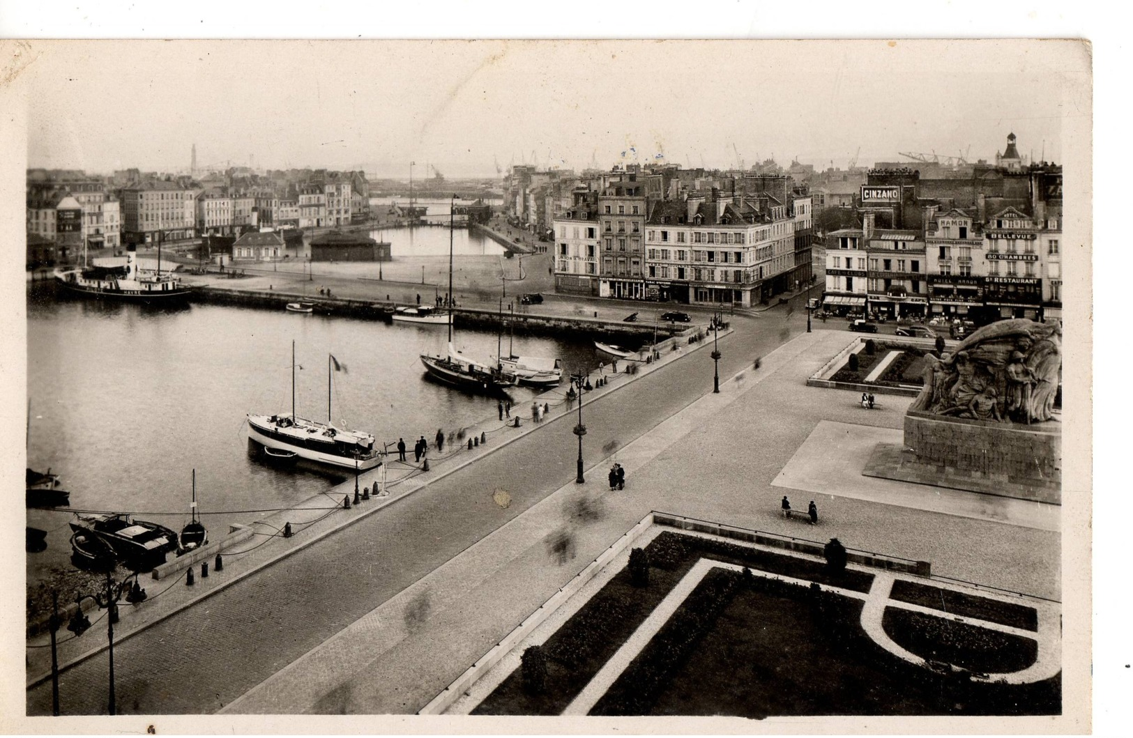 445 LE HAVRE Seine Maritime Place Gambetta Et Les Bassins Ecrite 1948, Au Fond Bateau Pilote - Port