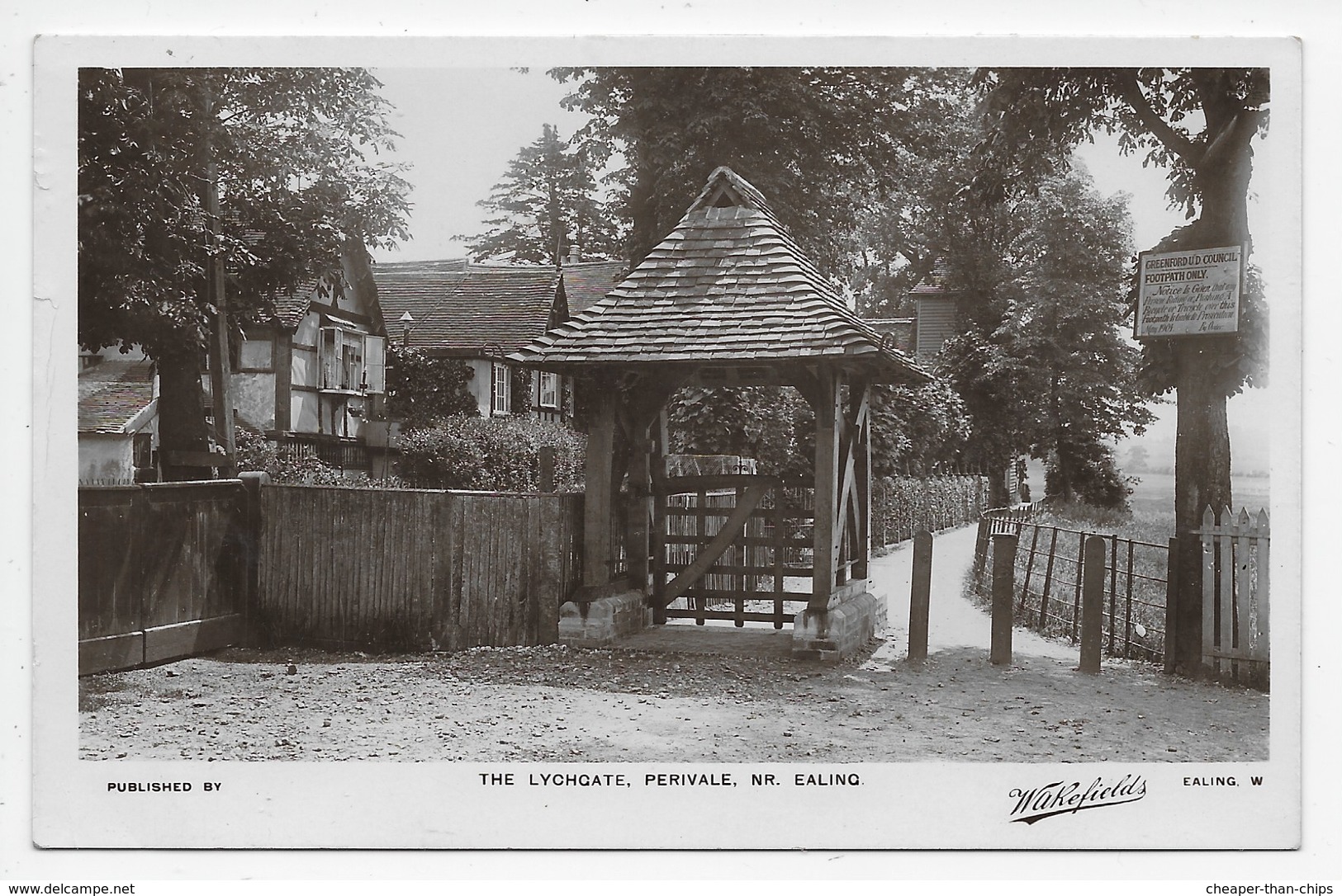 Ealing - The Lychgate, Perivalel - Wakefields - London Suburbs