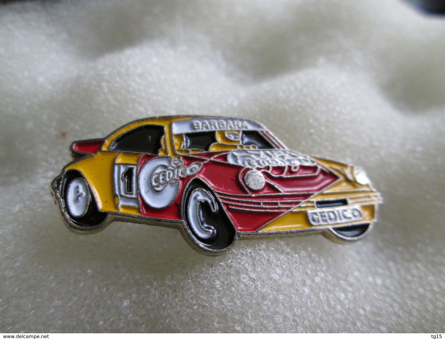 PIN'S   PORSCHE  911  BARBARA  Email A Froid - Porsche