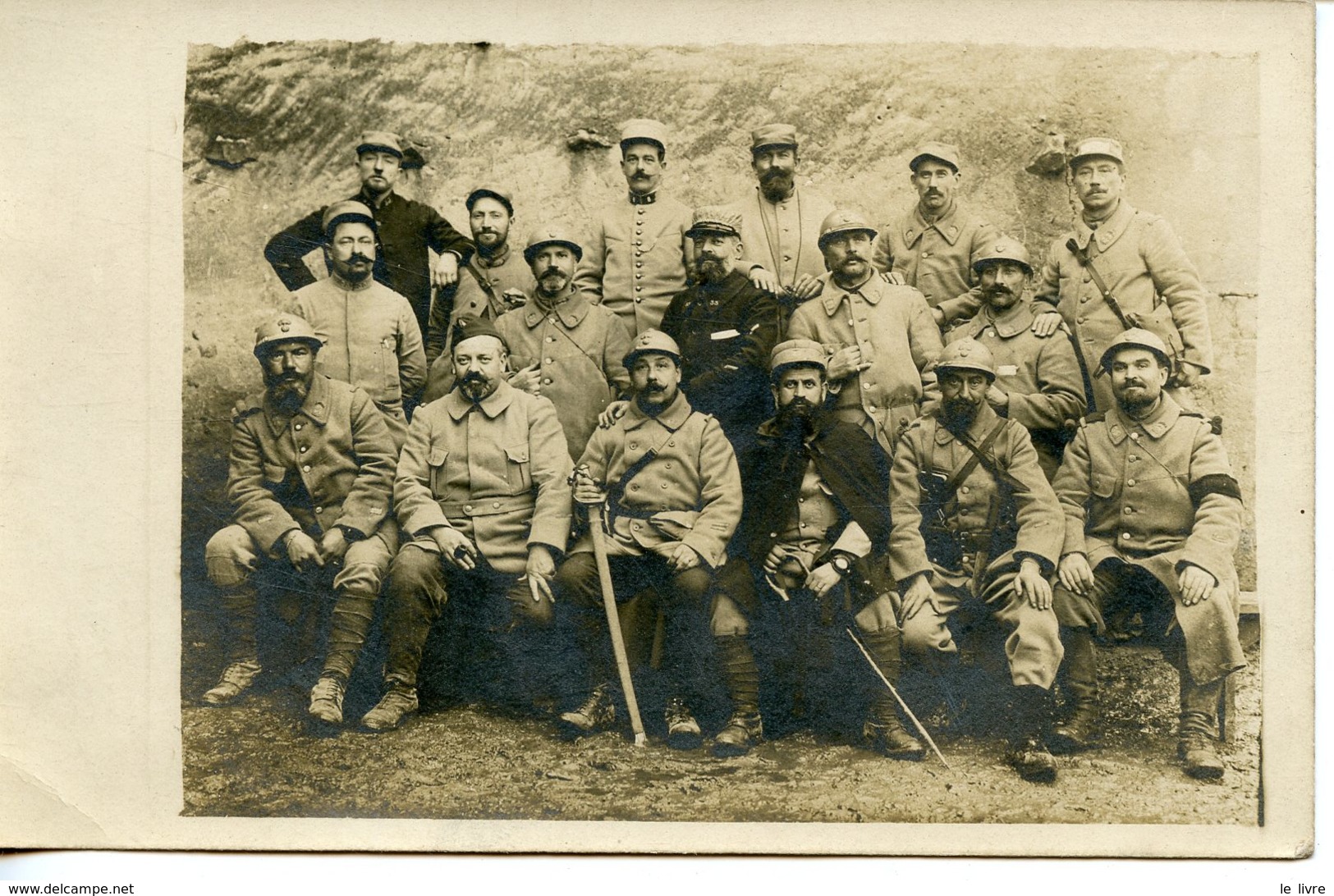 1287. CPA PHOTO GROUPE DE MILITAIRES CHIFFRE 33 (?) SUR LES COLS 1916 - Regimientos