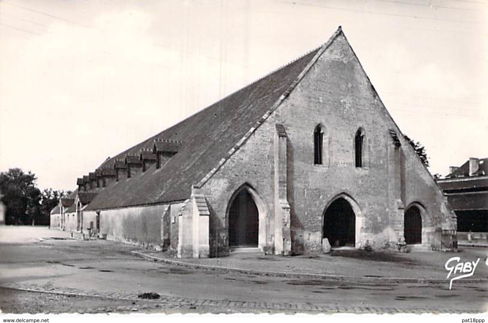 14 - ST PIERRE Sur DIVES : Les Halles - CPSM Village (3.600 Habitants) Dentelée Noir Et Blanc Format CPA - Calvados - Autres & Non Classés