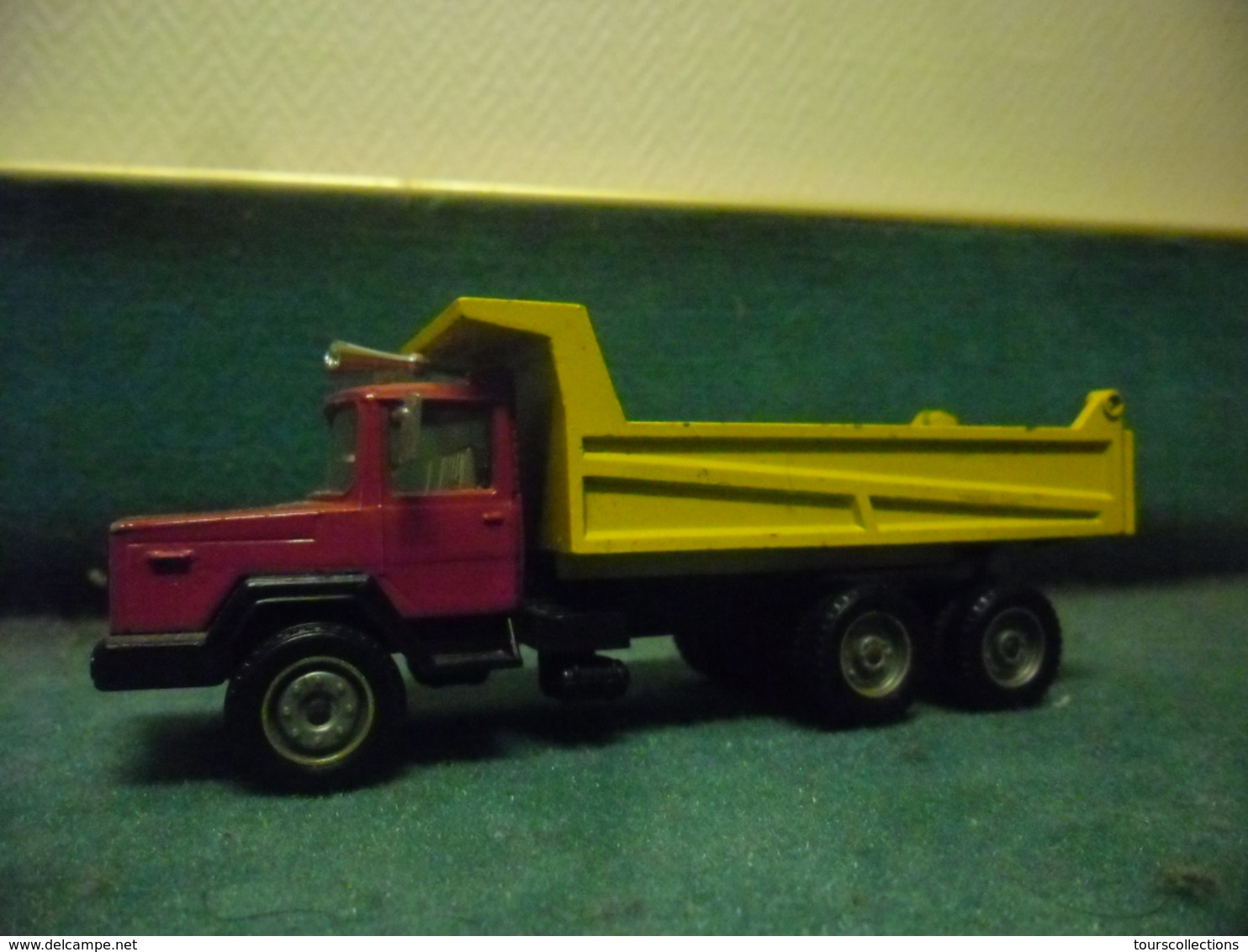 SOLIDO N° 374 CAMION BENNE IVECO 1/60 ° Occasion Fonctionnel Ancien Octobre 1978 - Other & Unclassified