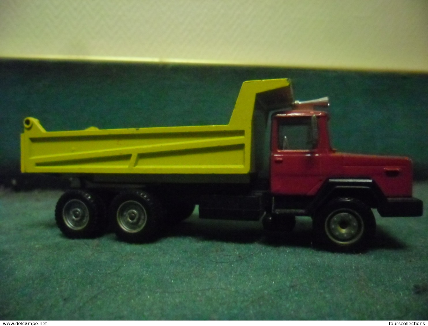 SOLIDO N° 374 CAMION BENNE IVECO 1/60 ° Occasion Fonctionnel Ancien Octobre 1978 - Other & Unclassified