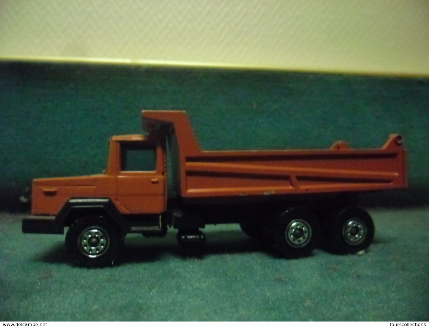 SOLIDO N° 374 CAMION BENNE IVECO 1/60 ° Occasion Fonctionnel Ancien Octobre 1978 - Other & Unclassified