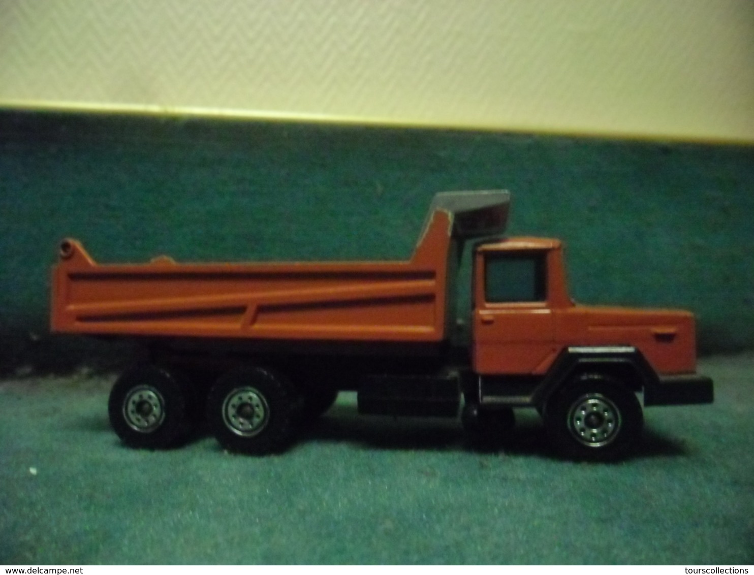 SOLIDO N° 374 CAMION BENNE IVECO 1/60 ° Occasion Fonctionnel Ancien Octobre 1978 - Sonstige & Ohne Zuordnung