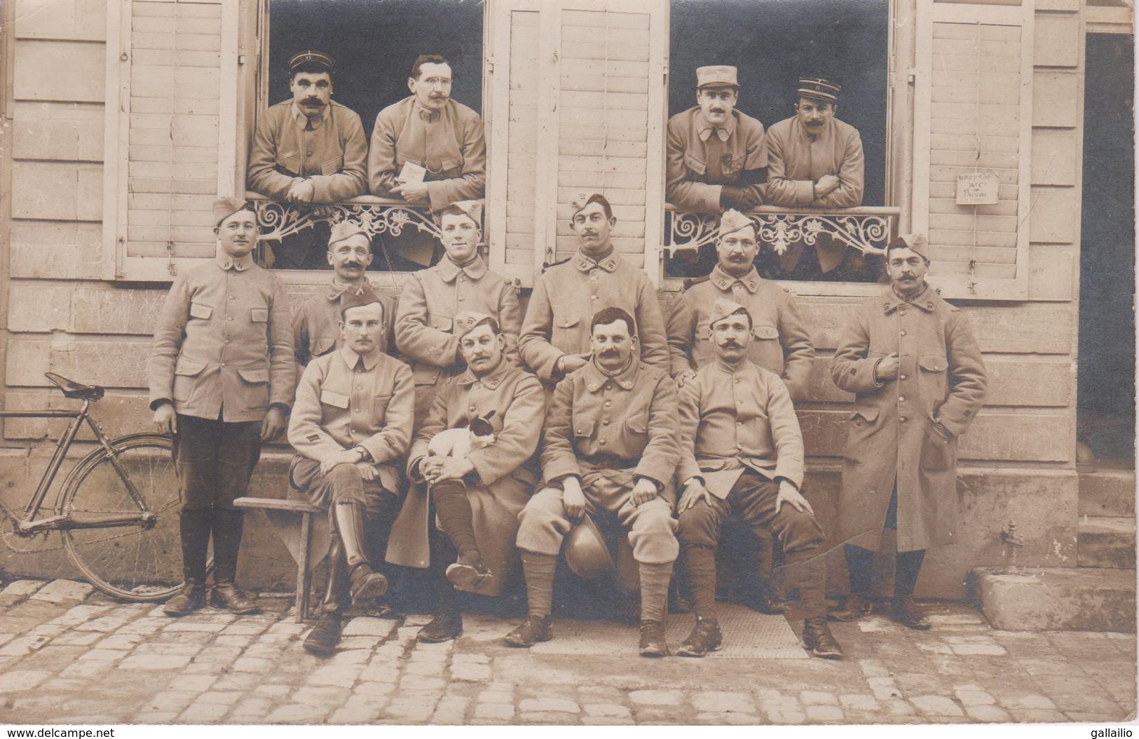 CARTE PHOTO DE SOLDATS OFFICIER EN 1916 - Personajes