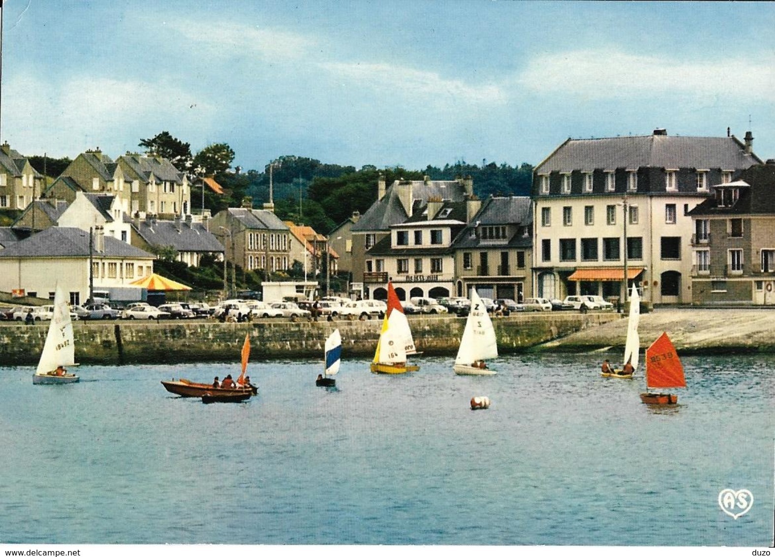 14 - Port En Bessin - CPM Neuve - Hôtel De La Marine - Vue Sur Le Port Et La Mer   - Voir (2 Scans). - Port-en-Bessin-Huppain