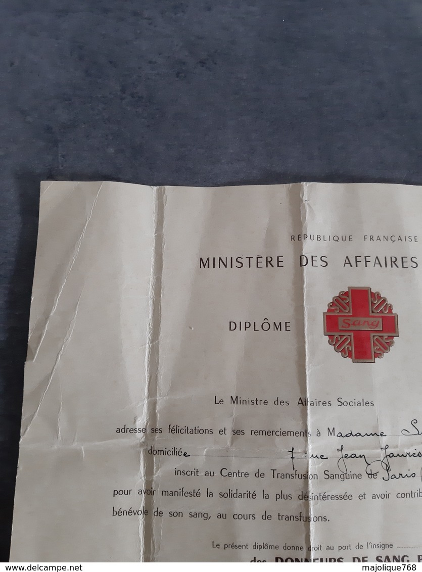 Diplôme De Donneur De Sang  Ministère Des Affaires Sociales Avec Insigne Argent 1967 - - Diploma & School Reports