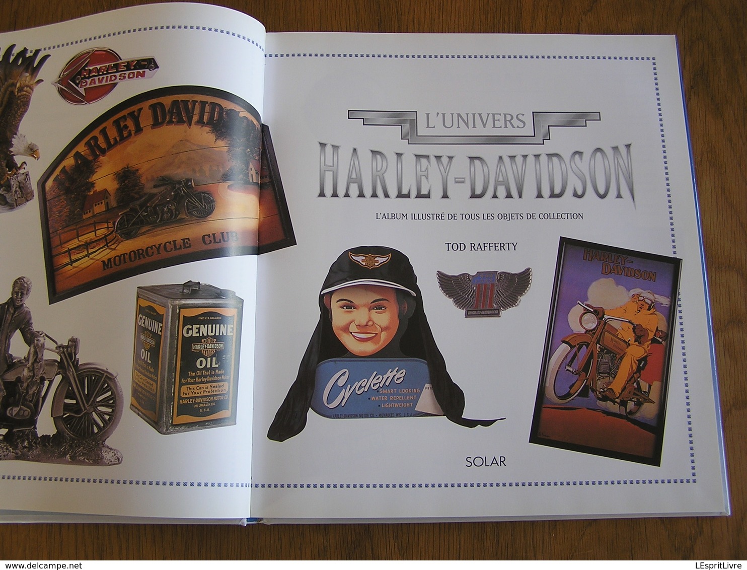 L'UNIVERS HARLEY-DAVIDSON Objets De Collection Moto Motorcycle Affiche Jouet Documentation Commerciale Ceinture Casque - Moto