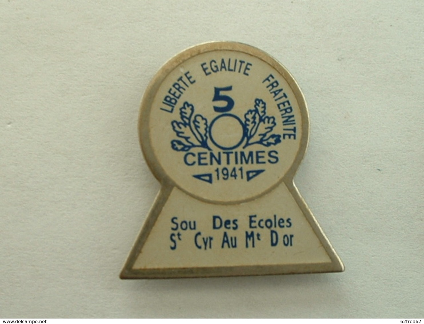 PIN'S SOUS DES ECOLES - 5 CENTIMES - ST CYR AU MONT D'OR - Administrations