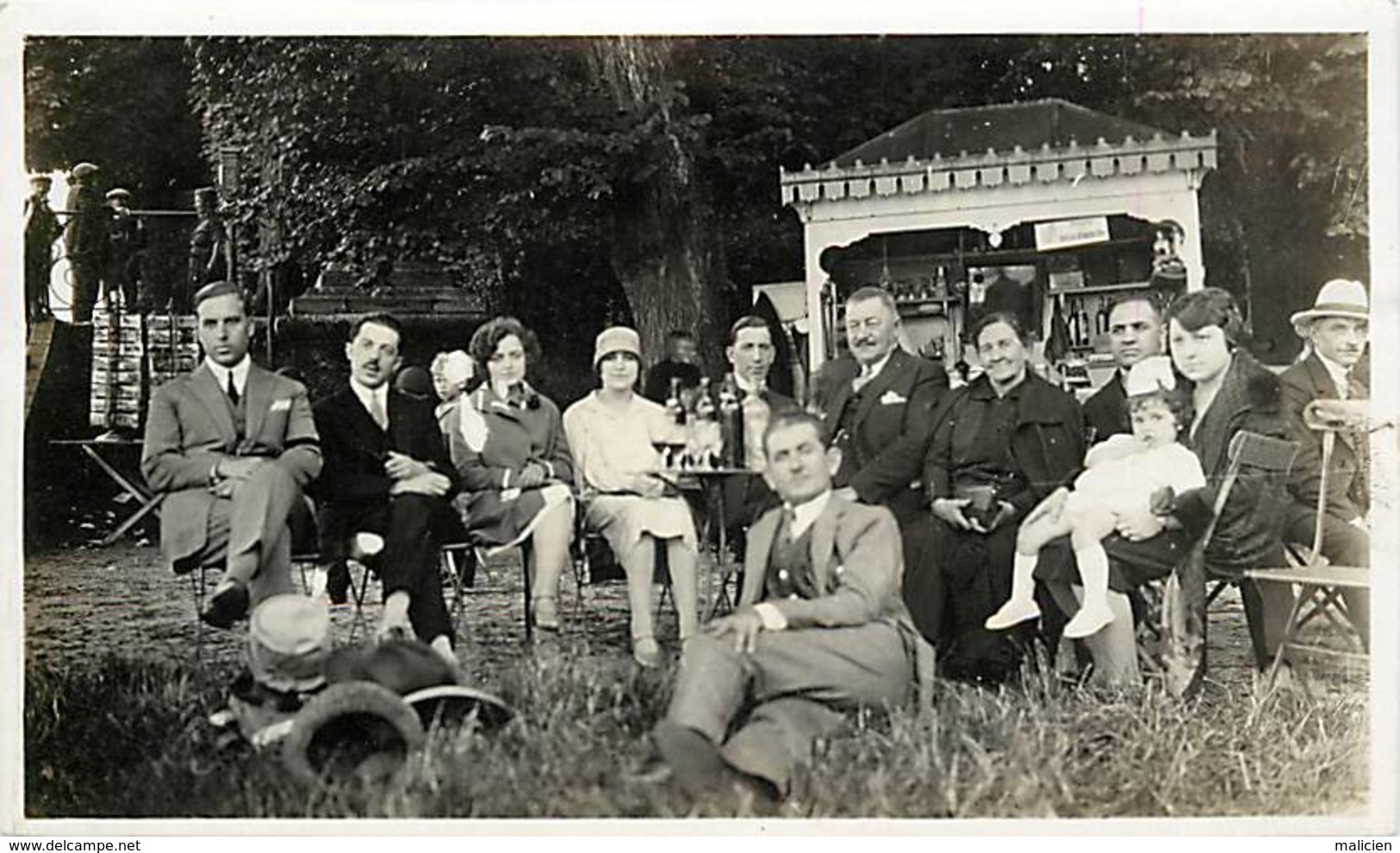 - Ref- B671 - Photo Train A Identifier - Groupe De Personnes - Café En Exterieur - Cafés - Tourniquet Cartes Postales - - Autres & Non Classés