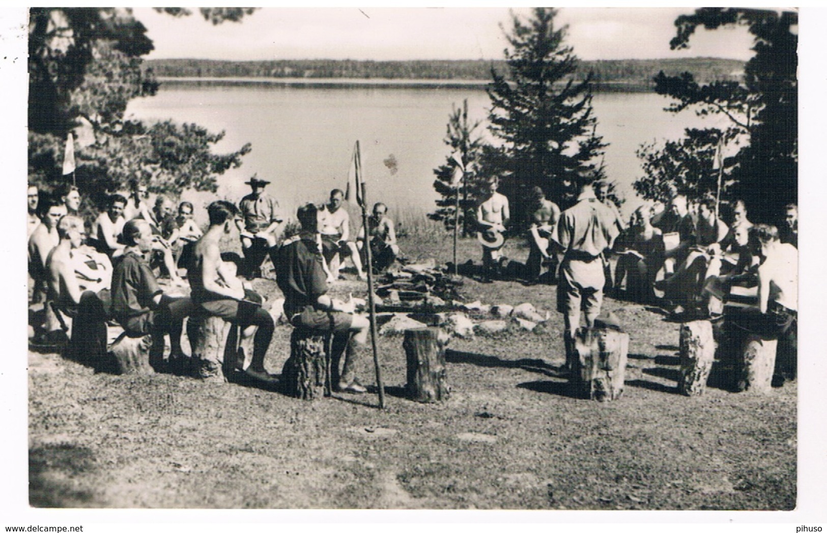 SC-1811   SWEDISH SCOUTS Sitting At The Fireplace - Scoutisme