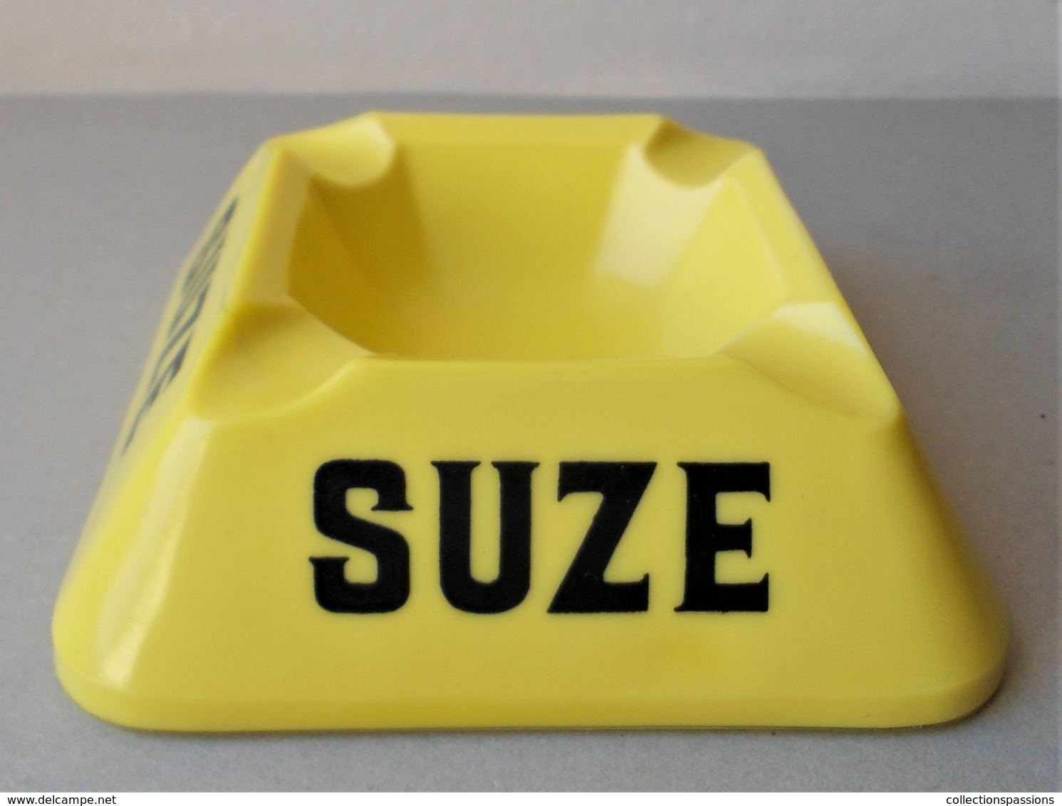 Ancien Cendrier. " SUZE " - Cendriers