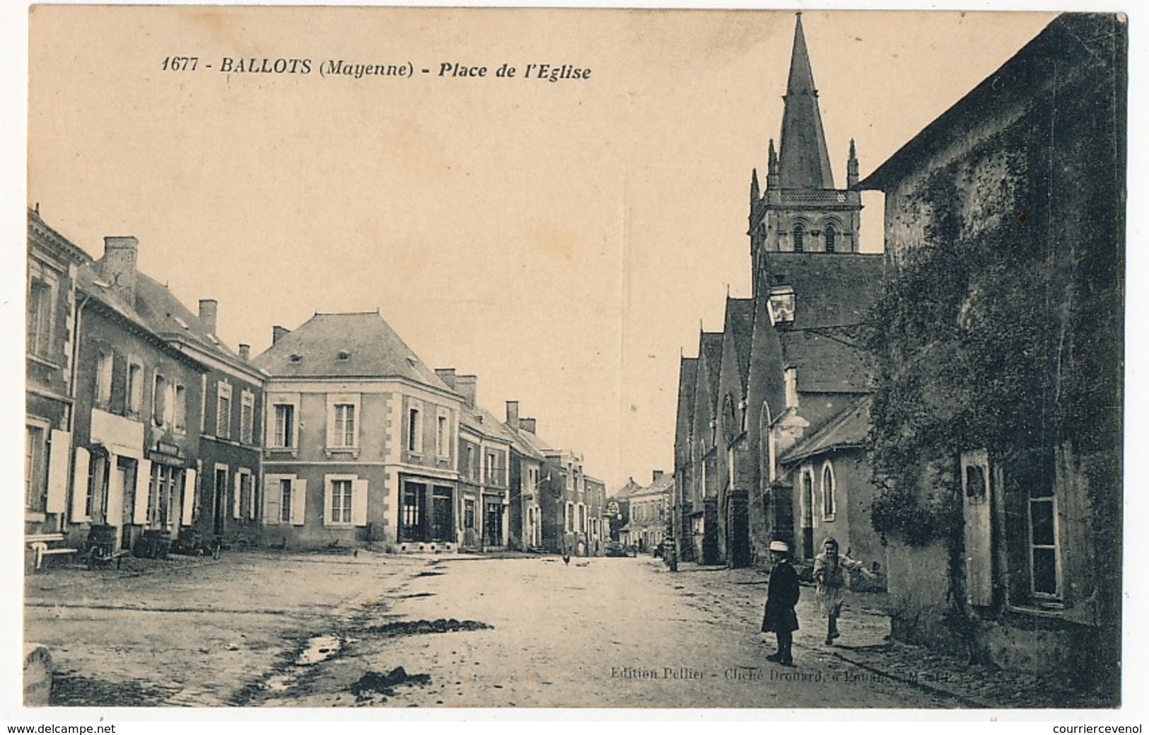 CPA - BALLOTS (Mayenne) - Place De L'Eglise - Otros & Sin Clasificación