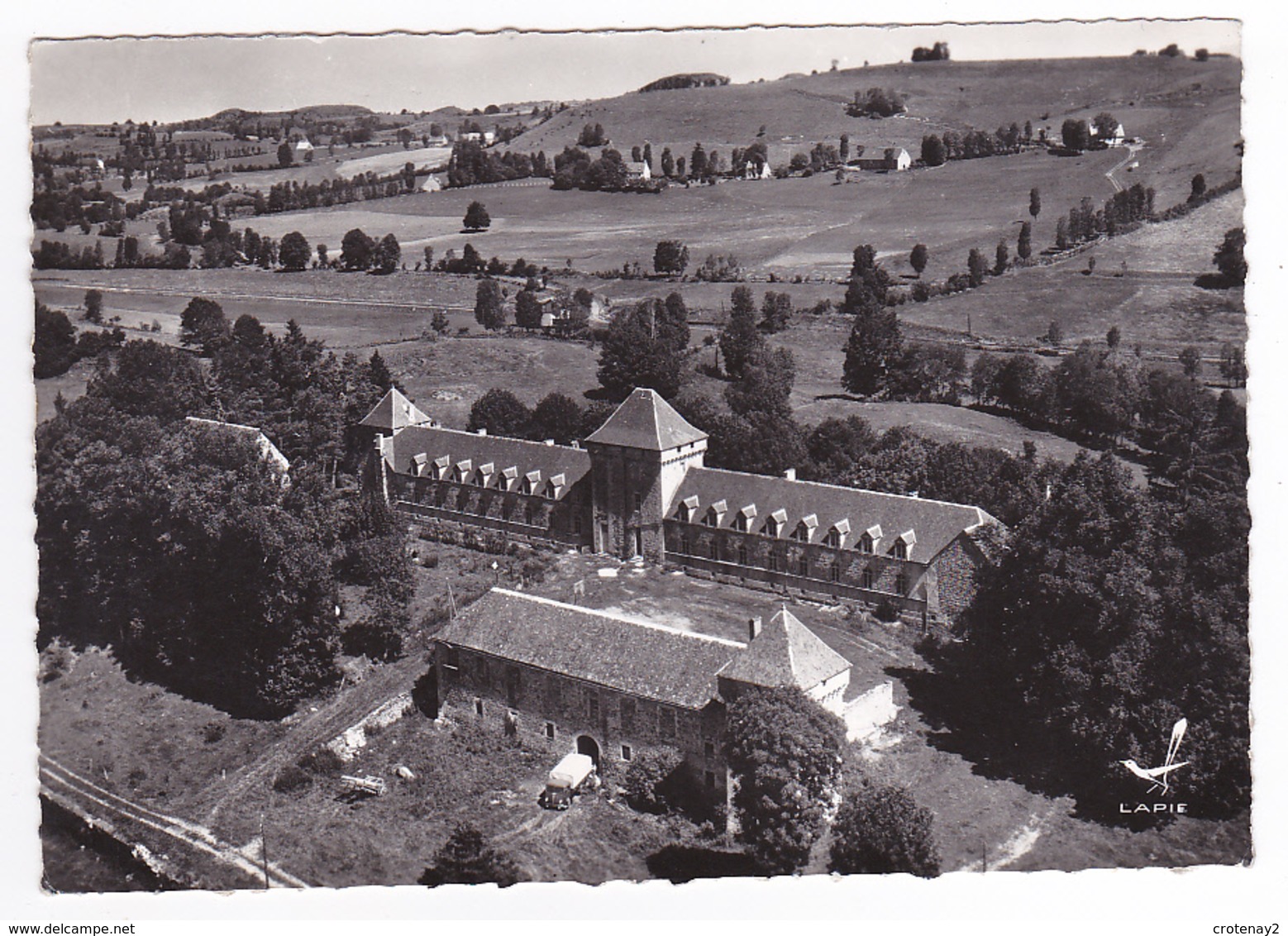 15 En Avion Au Dessus De Riom Es Montagnes Vers Condat N°11 Château De St Angeau En 1966 VOIR ZOOM Camion Ancien - Condat