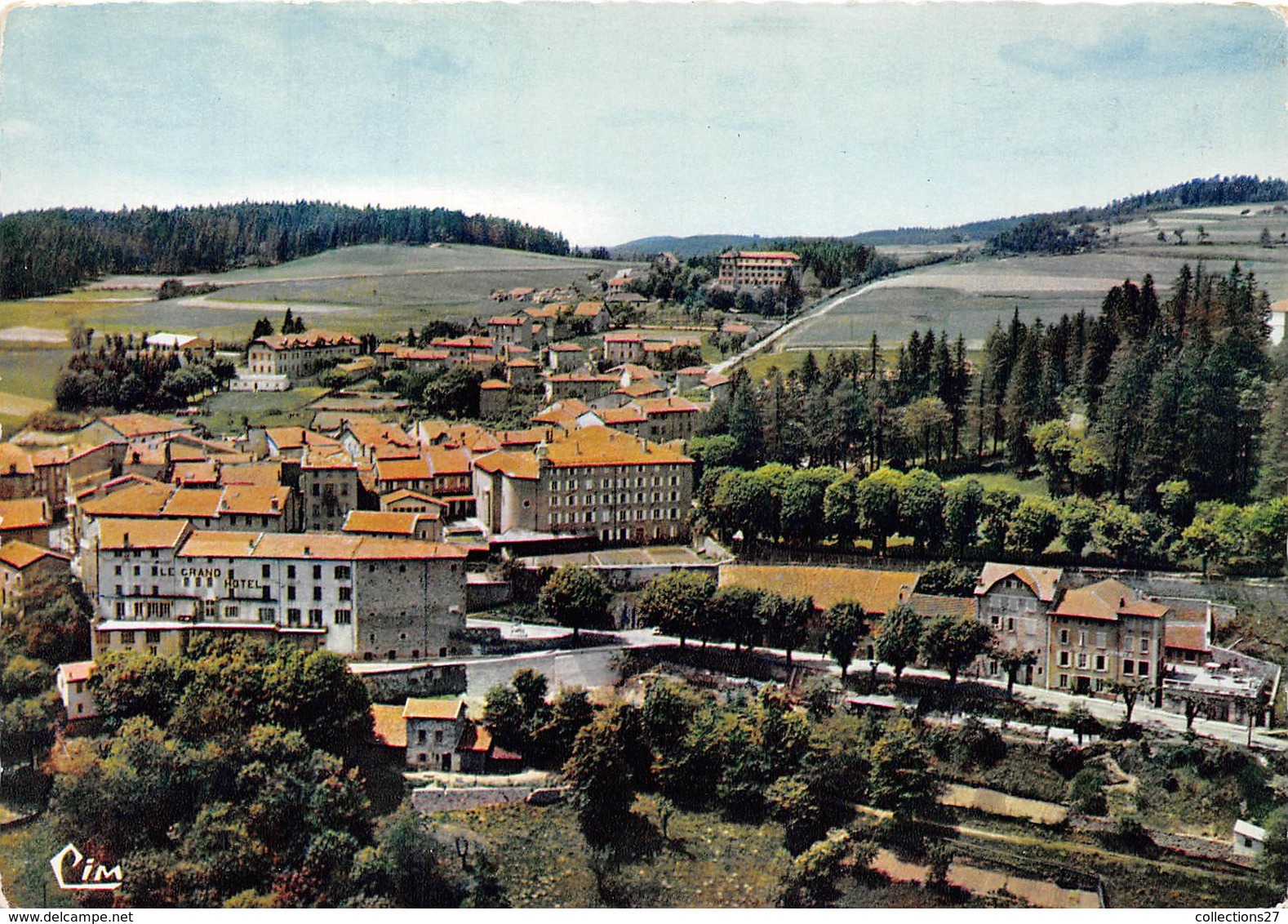 07-LA-LOUVESC- VUE AERIENNE LES HÔTELS ET LE QUARTIER DE LA SOURCE - La Louvesc