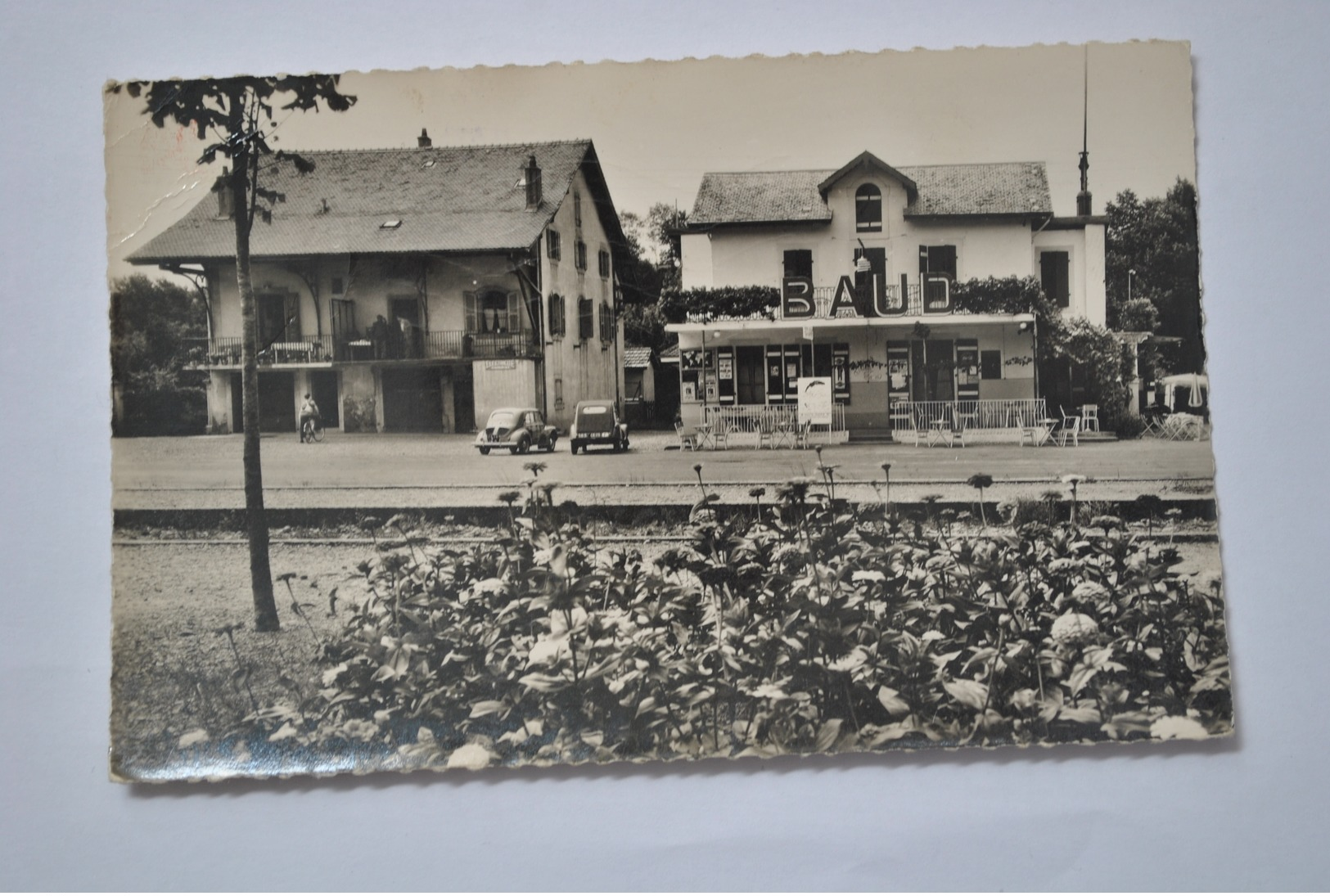 74  Bonne Sur Menoge   Hotel Baud Et Place De La Gare ( Voitures) - Bonne