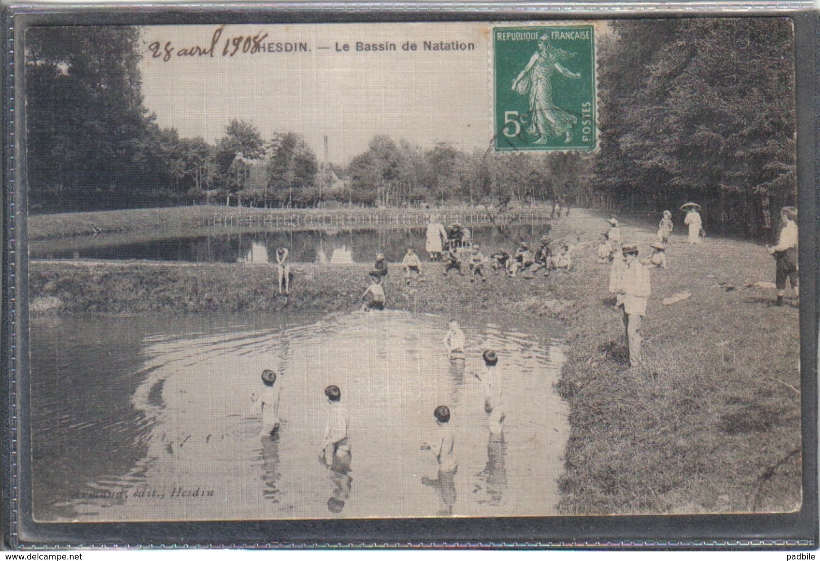 Carte Postale Toilée  62. Hesdin  Le Bassin De Natation  Très Beau Plan - Hesdin