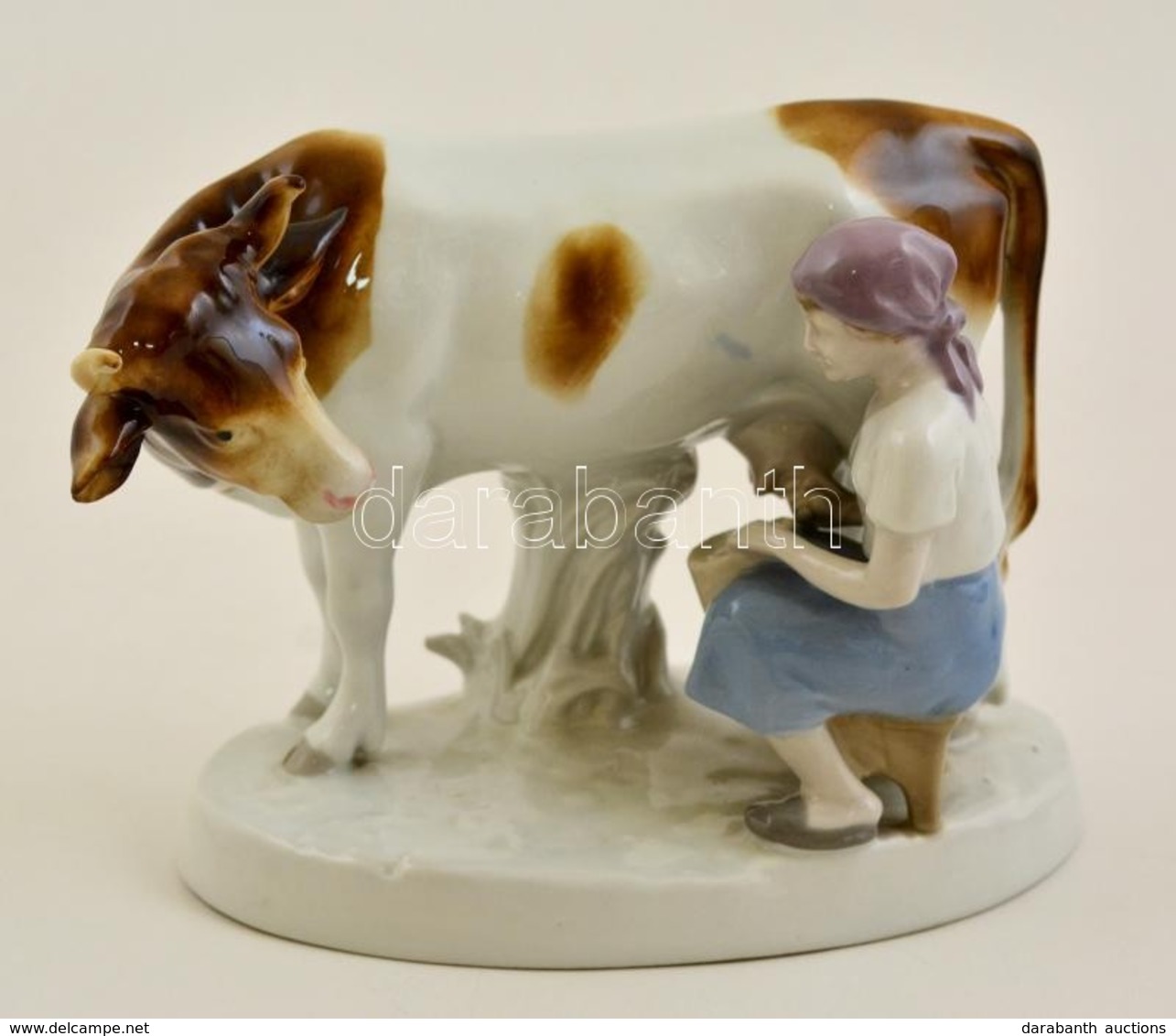 Német Porcelán Tehénfejő Lány, Kézzel Festett, Jelzett, Apró Kopásokkal, M: 13,5 Cm - Other & Unclassified