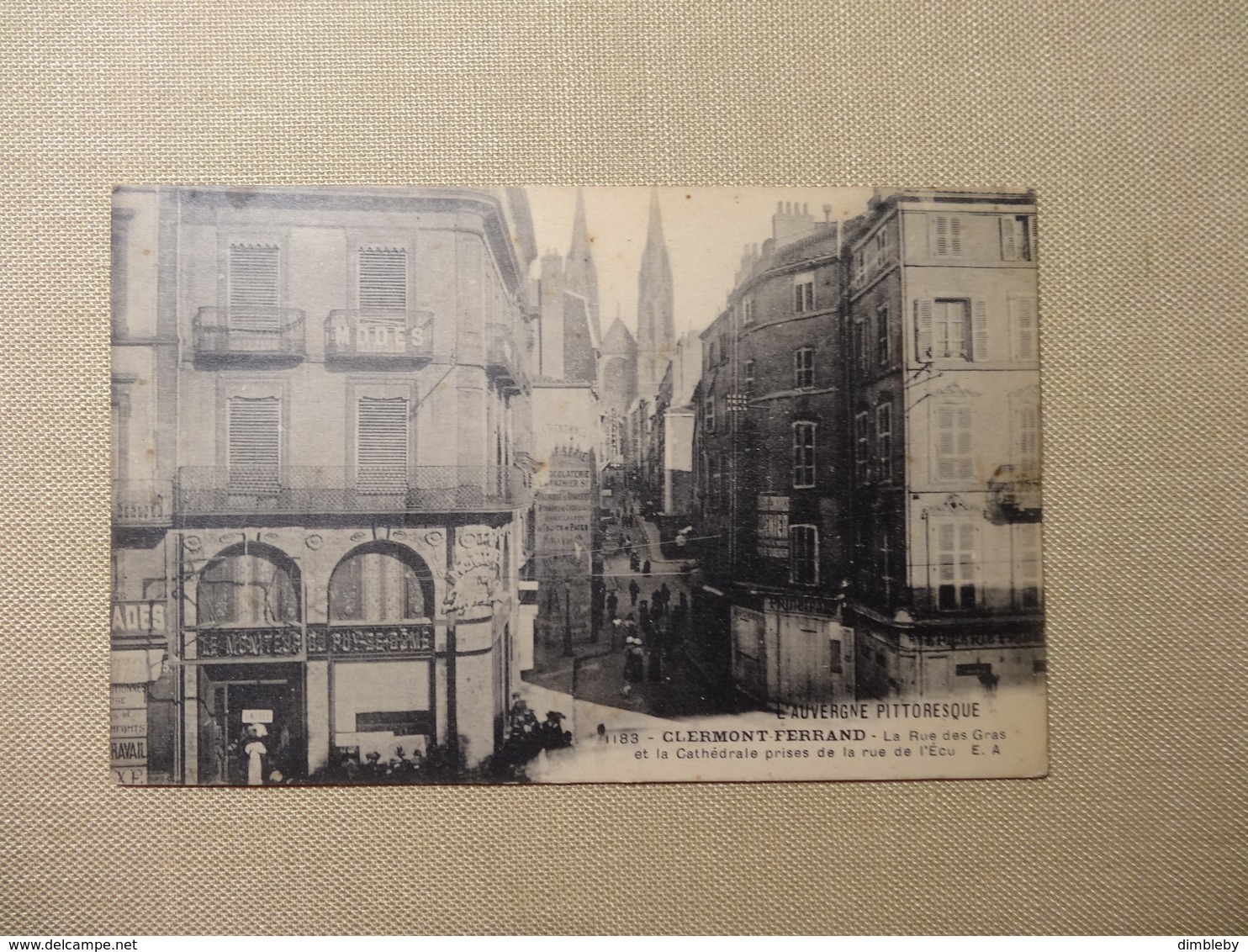 Clermont - Ferrand  - La Rue Des Gras Et La Cathédrale Prises De La Rue De I''Ecu (5561) - Clermont Ferrand