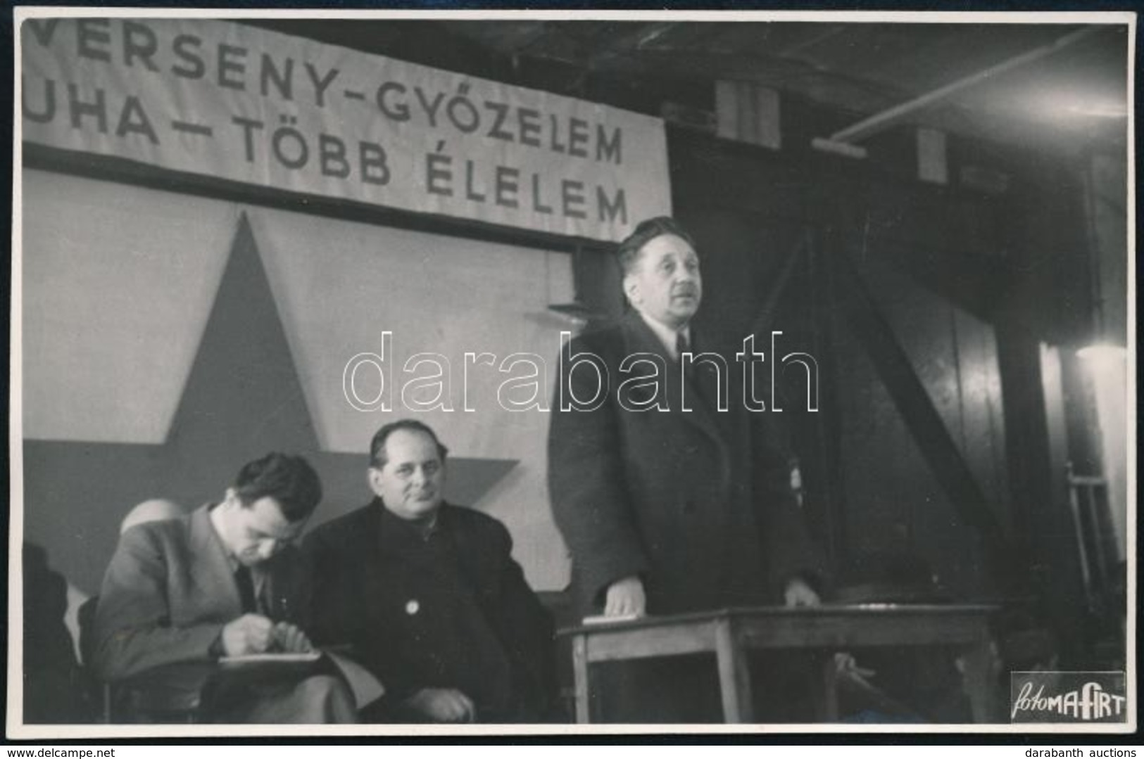 1947 Munkaverseny Megnyitója A BSzKRt Bp-i Főműhelyében, Hátoldalon Feliratozott Fotó, 11×17 Cm - Other & Unclassified