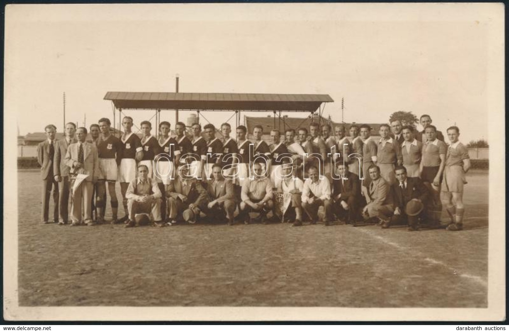 Cca 1930 A Remény FC Csapata A Kőbányai úti Pályán (későbbi Ganz-pálya), Fotó, Hátulján Feliratozva, 9×14 Cm - Other & Unclassified