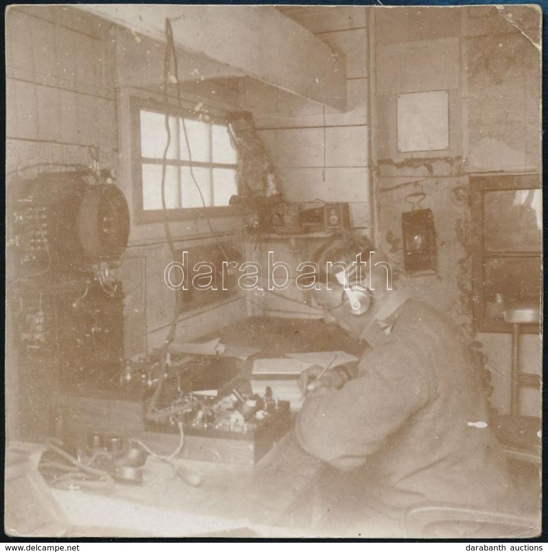 Cca 1914-1918 Szikratávíró Megfigyelő állomás, Hátoldalon Feliratozott, Körbevágott Fotólap, 8×8 Cm - Andere & Zonder Classificatie