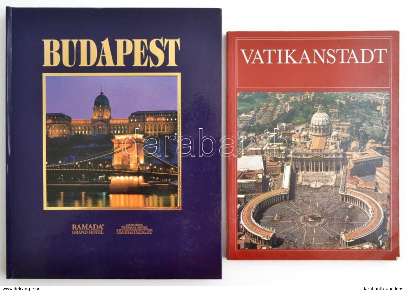 Budapest Guest Book. Bp., é.n., Blue Skies. Gazdag Képanyaggal Illusztrált. Angol és Német Nyelven. Kiadói Kartonált Pap - Unclassified