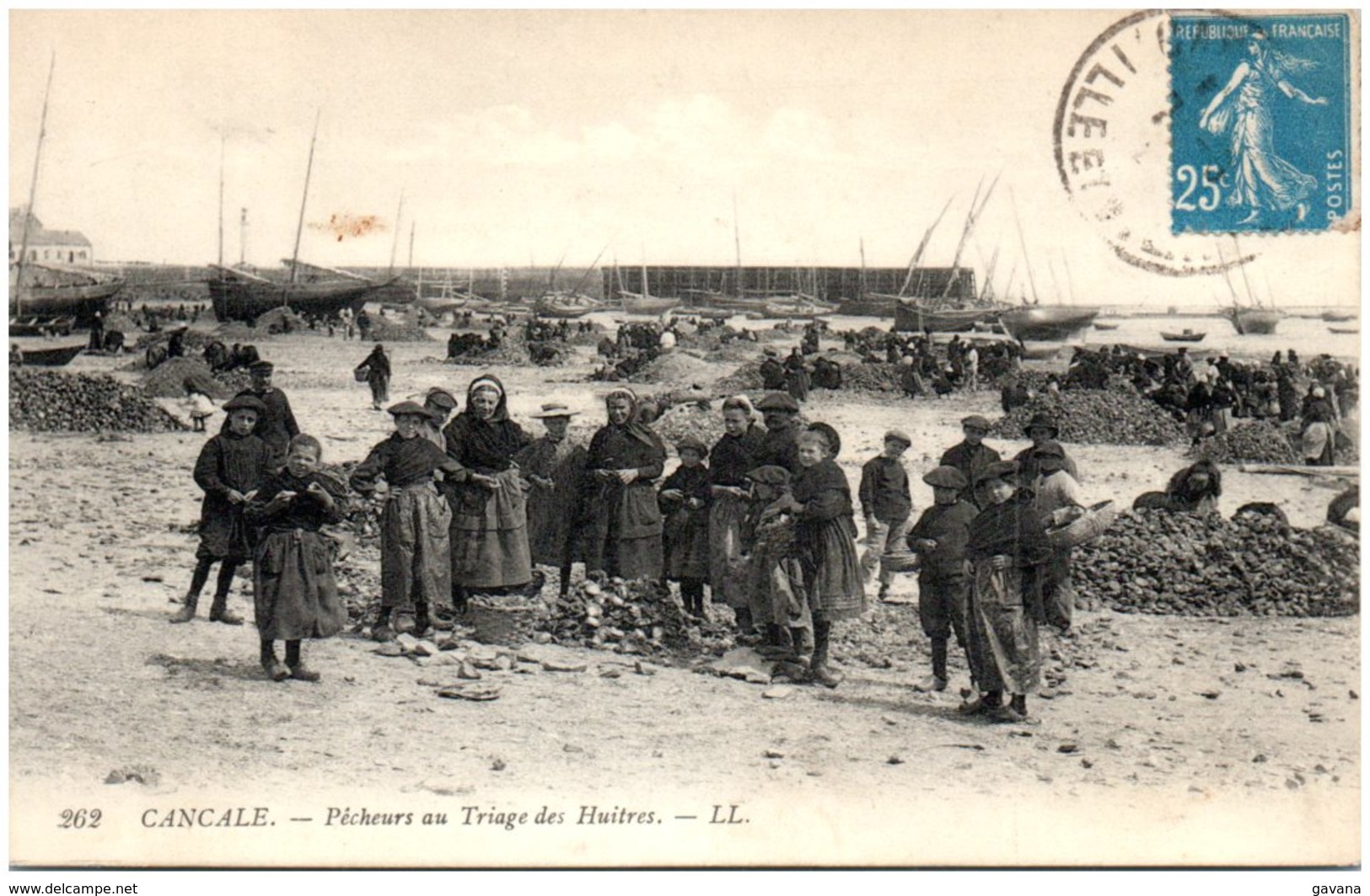 35 CANCALE - Pêcheurs Au Triage Des Huitres - Cancale