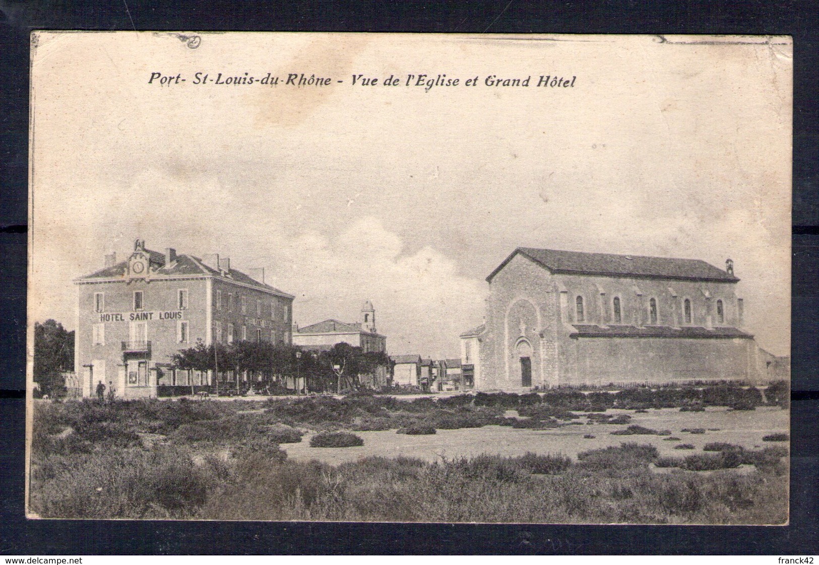13. Saint Louis Du Rhône. Vue De L'église Et Grand Hôtel. Abimée En Haut à Droite - Saint-Louis-du-Rhône