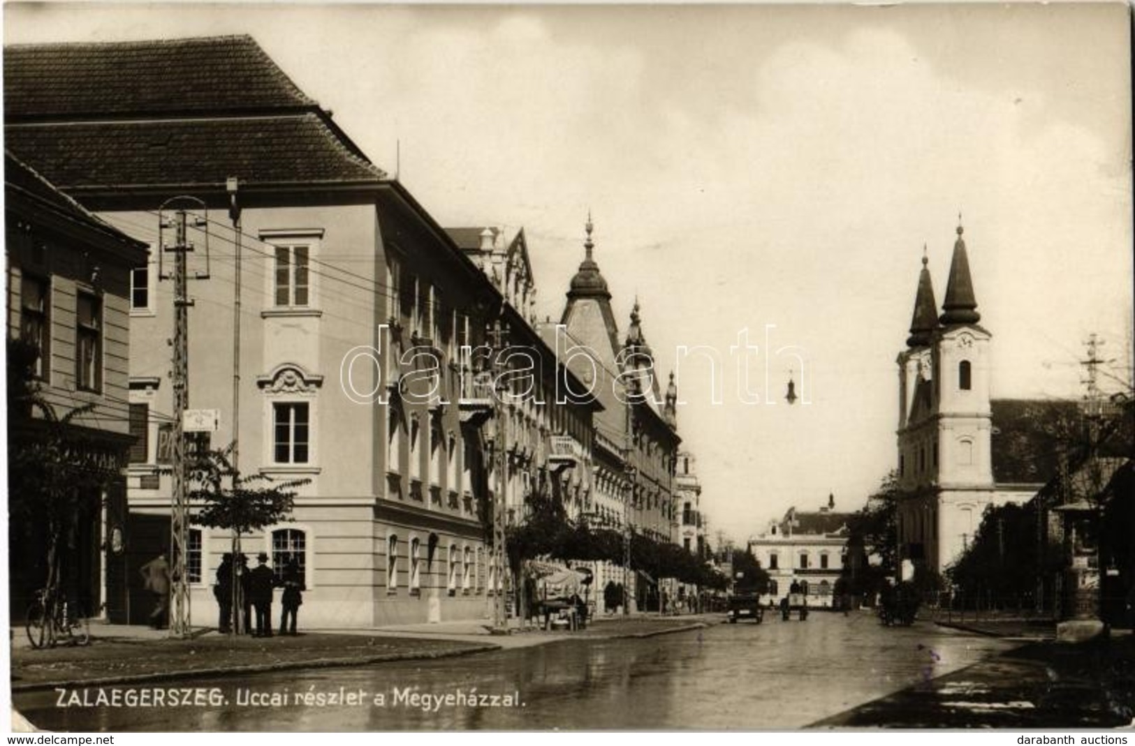 T2/T3 1930 Zalaegerszeg, Utca, Megyeház, Gyógyszertár, Patika, 'Sphinx' Benzin Táblája, Kerékpár, Automobil, Templom. Ki - Sin Clasificación