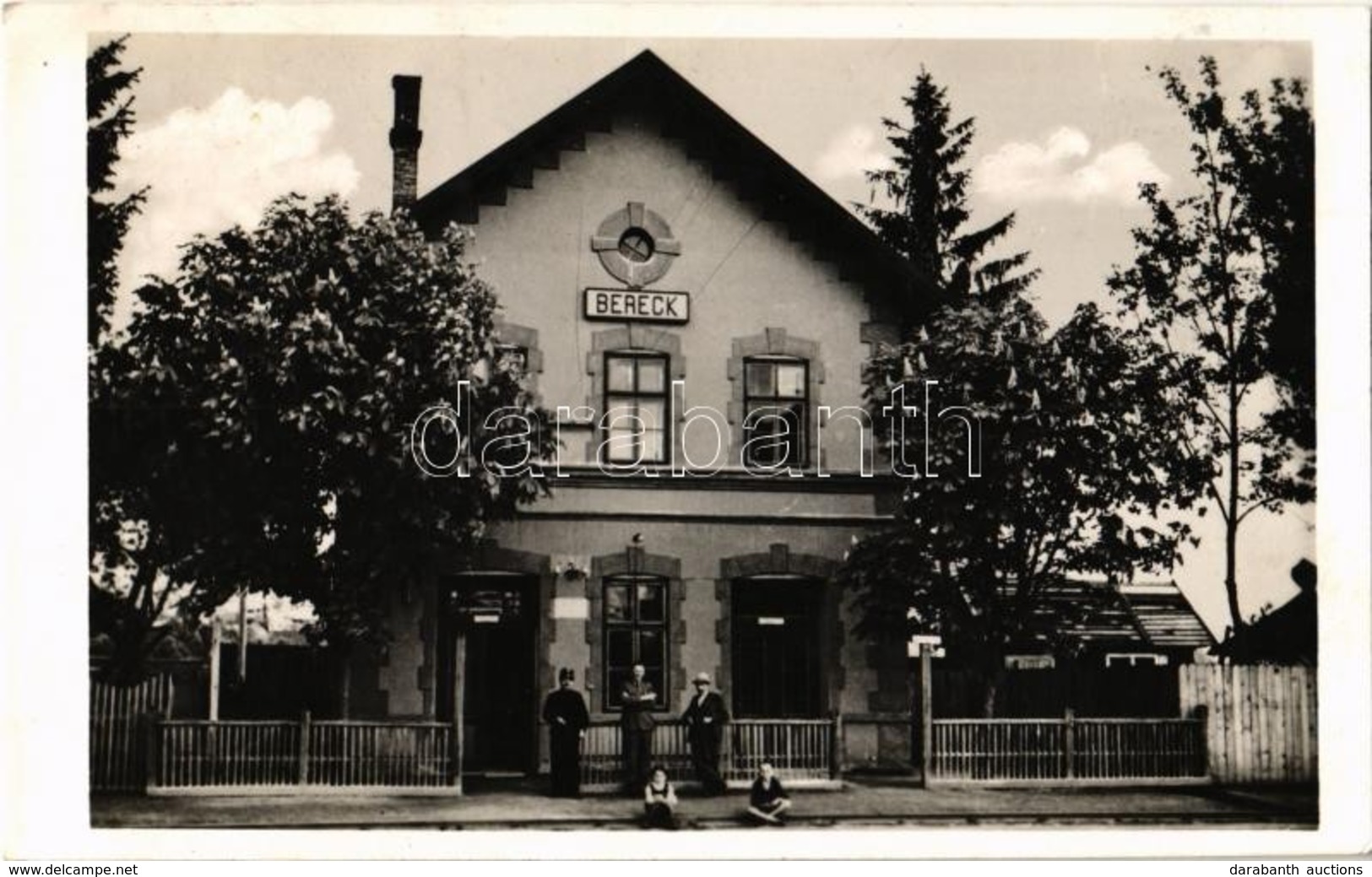 T2 1942 Bereck, Bretcu; Vasútállomás, Vasutasok. Bogdán Elemér Fényképész Felvétele, Kiadja Khell László / Bahnhof / Rai - Zonder Classificatie