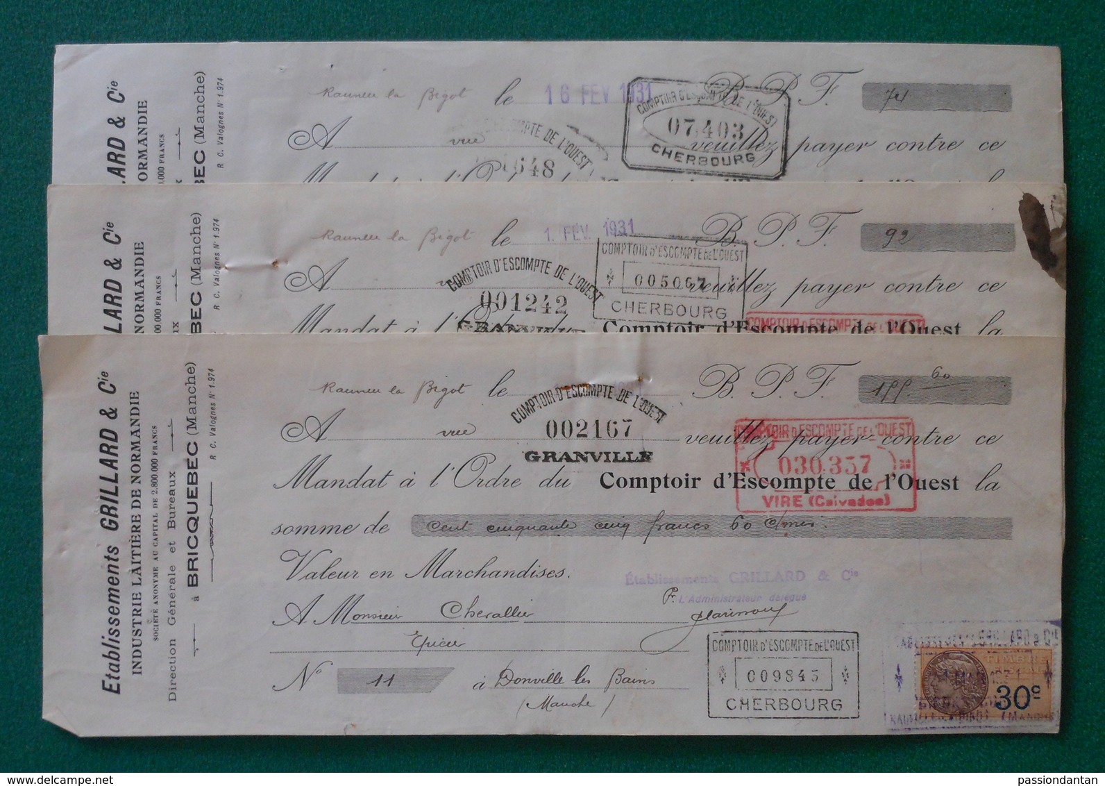 Trois Lettres De Change De La Laiterie Normande Grillard Et Compagnie Sise à Bricquebec - Années 1930 - Bills Of Exchange