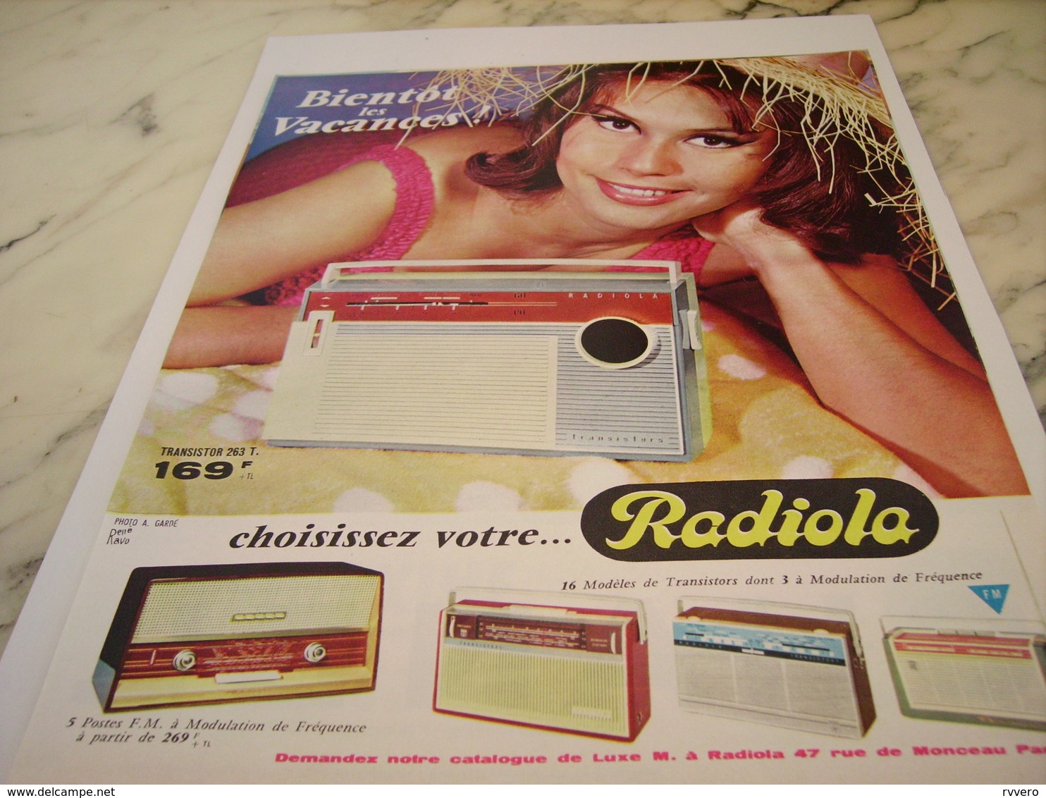 ANCIENNE PUBLICITE BIENTOT LES VACANCES TRANSISTORS RADIOLA  1963 - Plakate & Poster